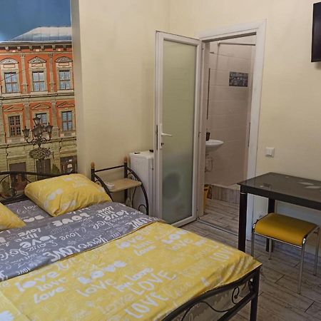 Smart Yellow Apartment-15 Хв Від Жд Вокзалу ลวีฟ ภายนอก รูปภาพ