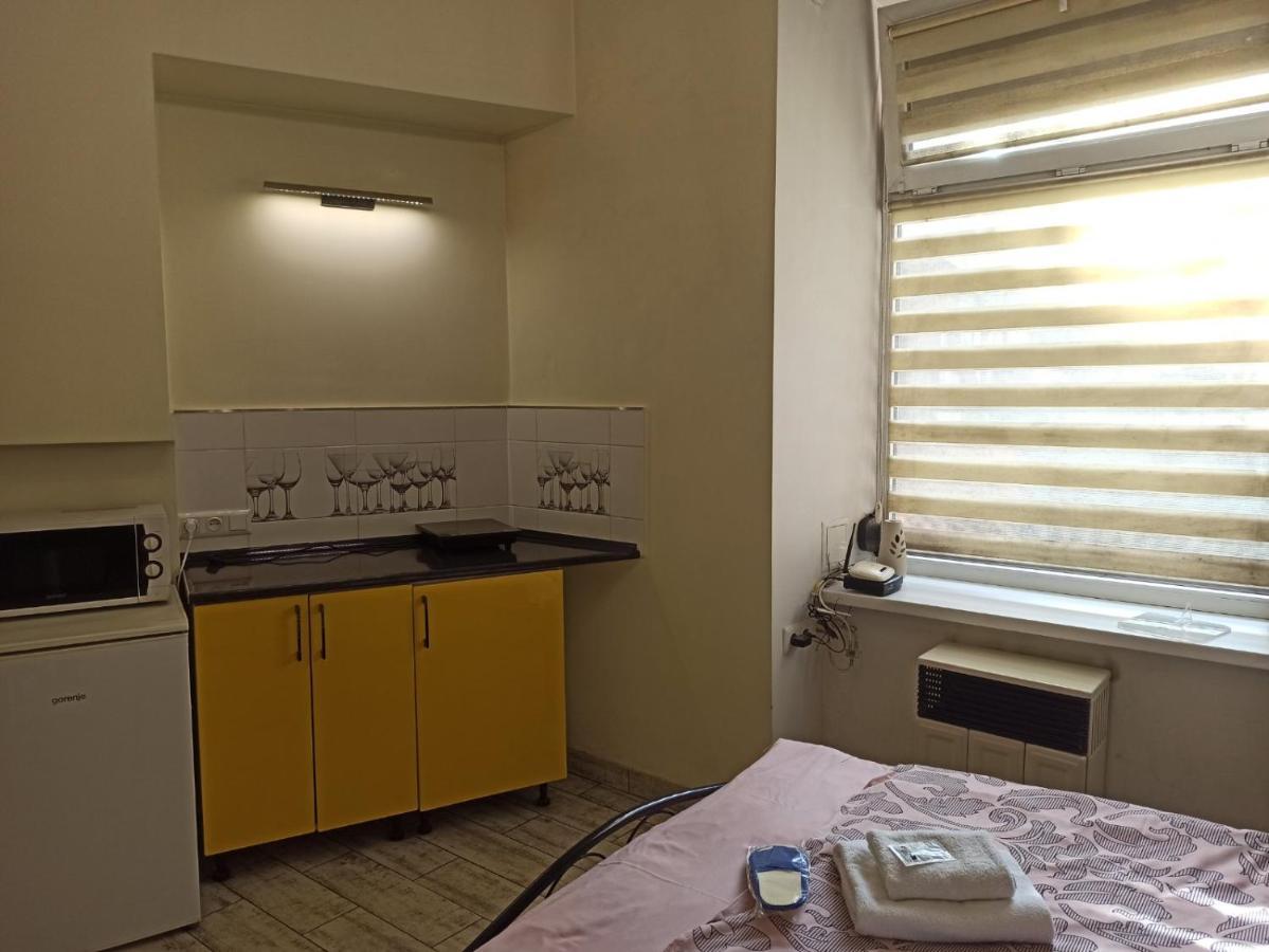 Smart Yellow Apartment-15 Хв Від Жд Вокзалу ลวีฟ ภายนอก รูปภาพ